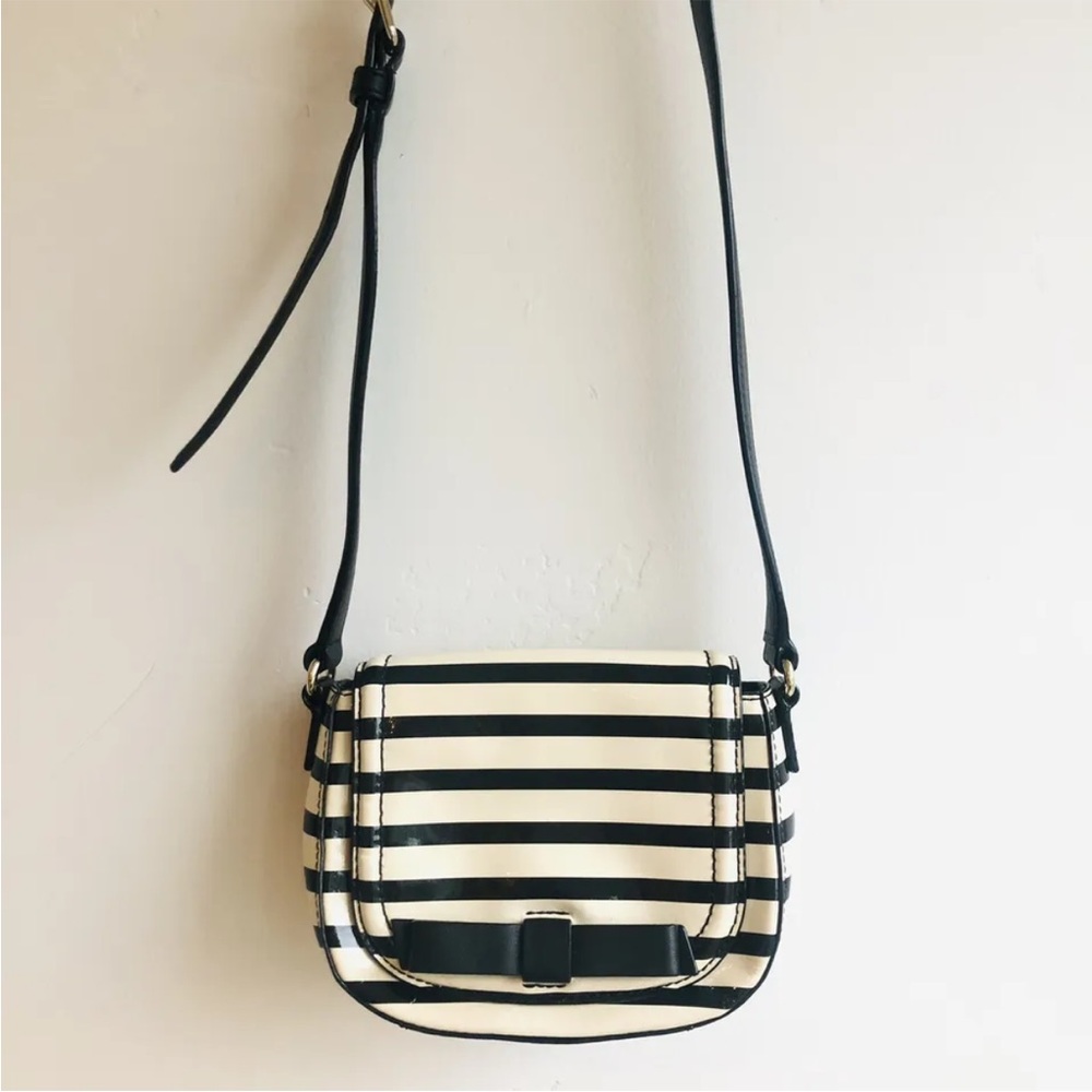 Kate Spade Black White Stripe Patent Leather Crossbody Purse Bow Adjusted Strap